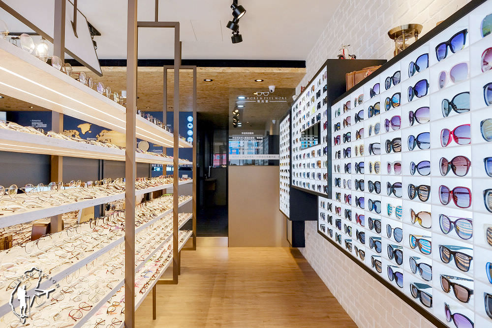 台南配眼鏡推薦 手目耳眼鏡SeeMore台南文化中心店 價格透明 猶如咖啡廳般的眼鏡行