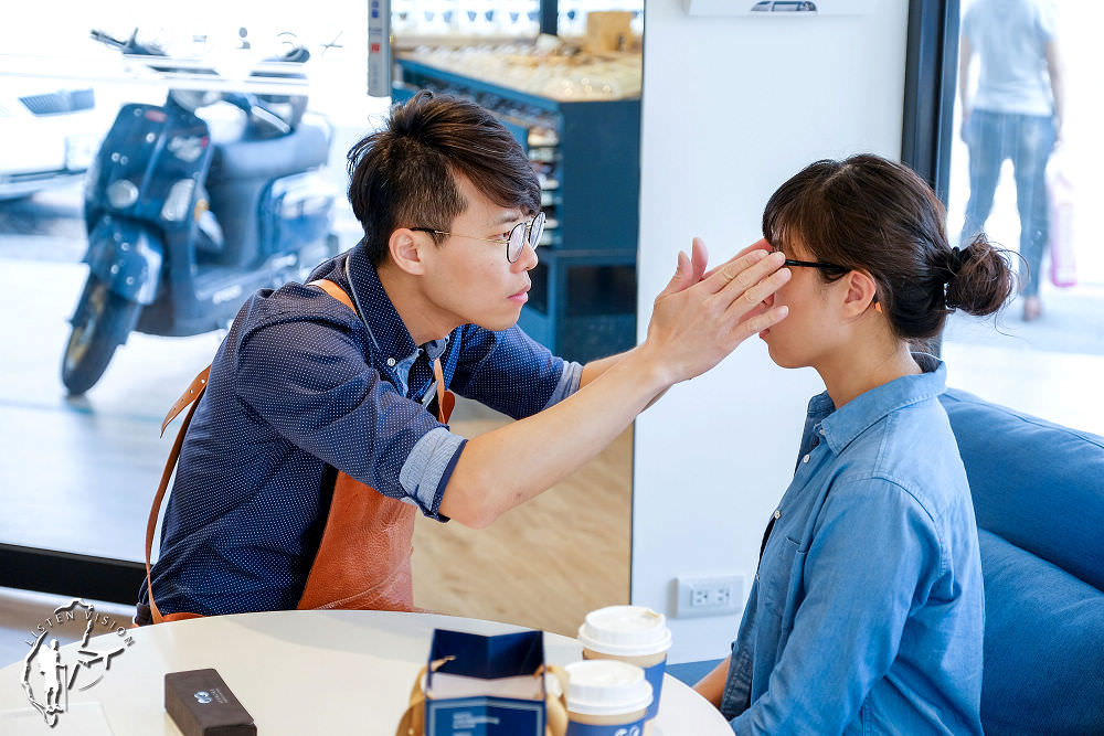 台南配眼鏡推薦 手目耳眼鏡SeeMore台南文化中心店 價格透明 猶如咖啡廳般的眼鏡行
