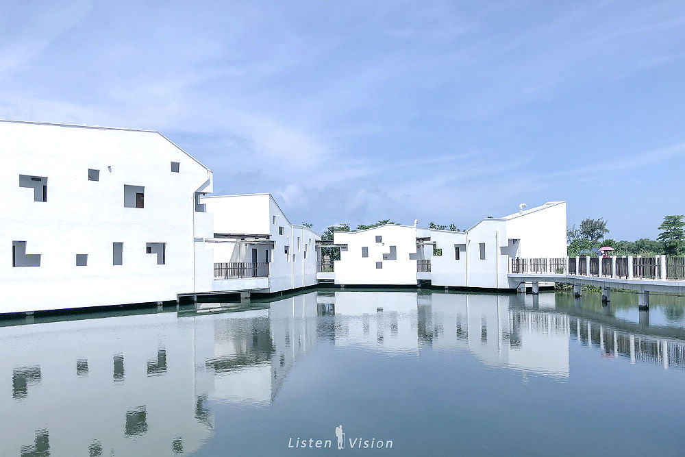 台南打卡新景點 | 台江國家公園遊客中心。白色水上高腳屋。IG打卡熱點