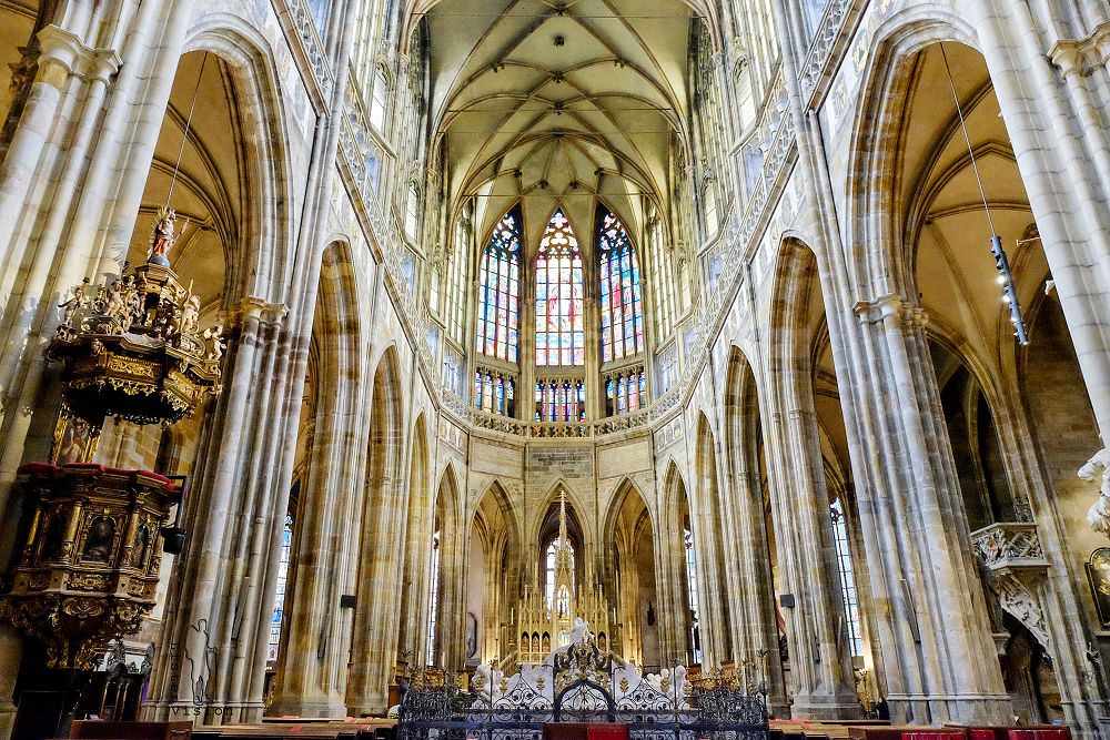 捷克 城堡區 聖維特大教堂 St. Vitus Cathedral / 一睹慕夏之窗的彩繪藝術