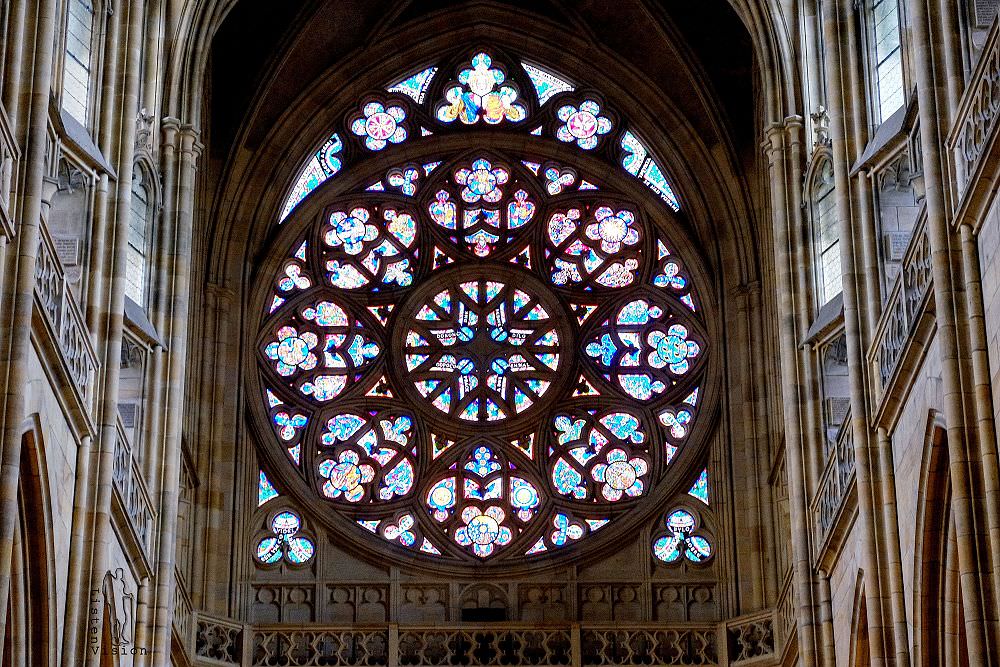 捷克 城堡區 聖維特大教堂 St. Vitus Cathedral / 一睹慕夏之窗的彩繪藝術