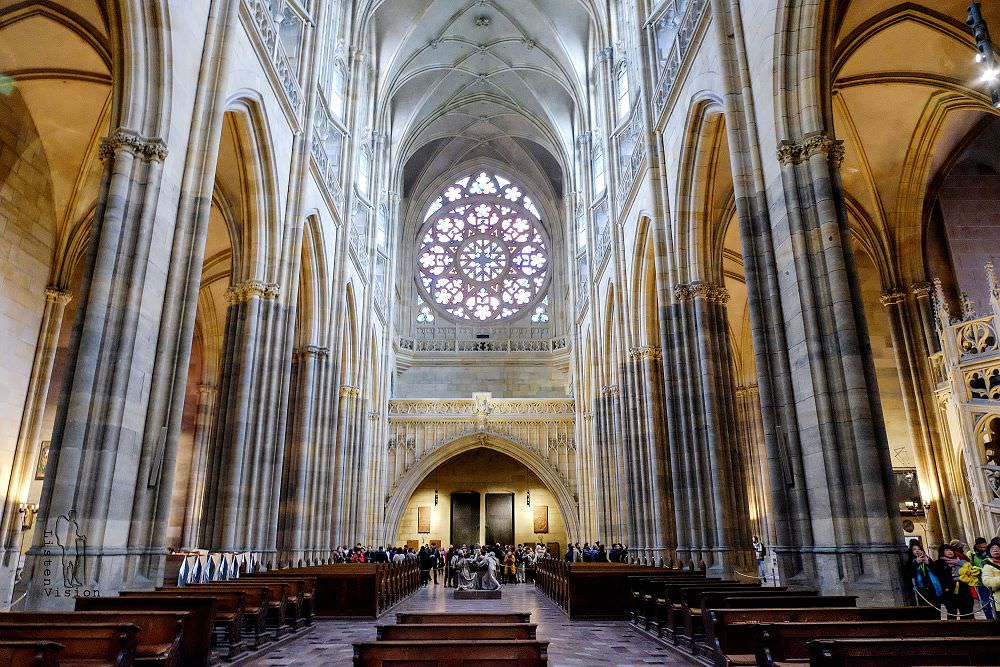 捷克 城堡區 聖維特大教堂 St. Vitus Cathedral / 一睹慕夏之窗的彩繪藝術