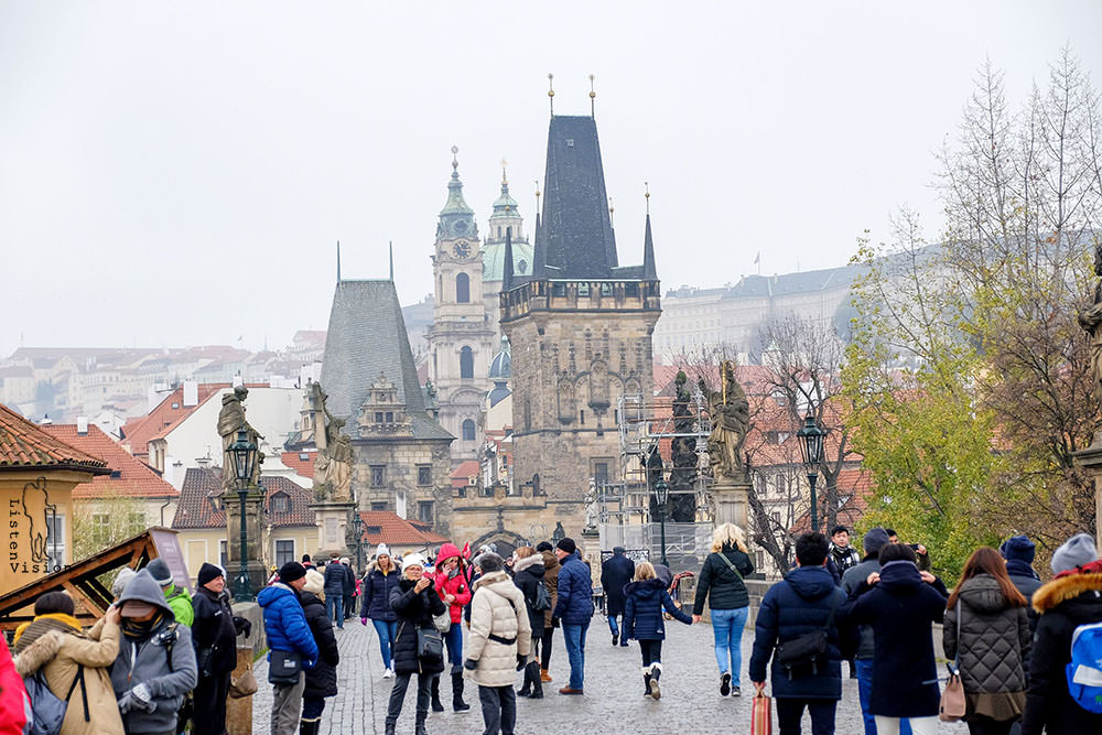 捷克 | 查理大橋 Karlův most 跨越伏爾塔瓦河的歷史橋樑