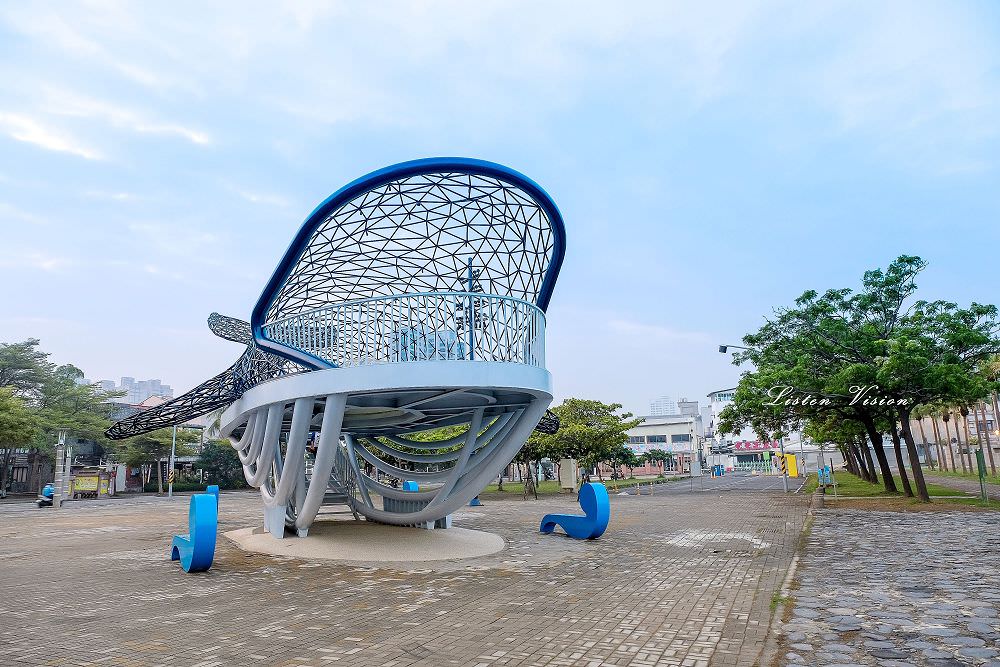 台南打卡新景點 | 大魚的祝福(鯨魚裝置藝術) / 安平海濱歷史公園新地標