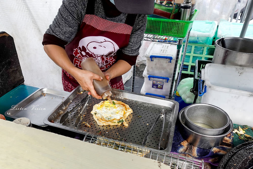 CP值爆表的「香煎蔥油餅」加蛋只要 15 元，慢來ㄟ甲謀啦 / 台南灣裡排隊美食