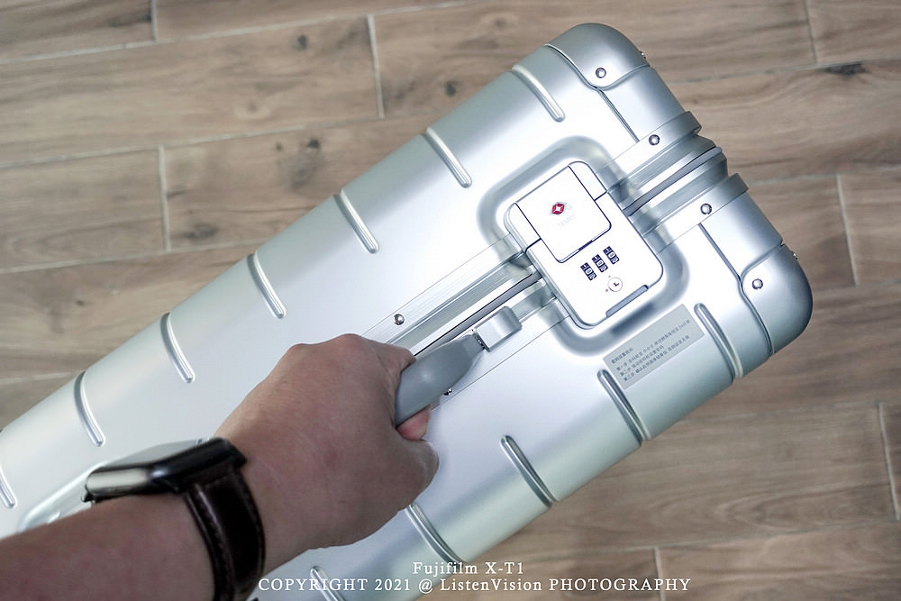 小米金屬行李箱 2 / 窮人版 RIMOWA 行李箱